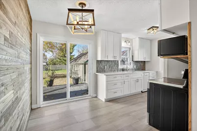 916 Linn Avenue SW, Owatonna, MN 55060 - Photo 1