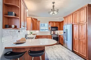 1045 Lake St E, Wayzata, MN 55391 - Photo 14