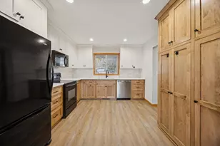 10485 Lee Dr, Eden Prairie, MN 55347 - Photo 4