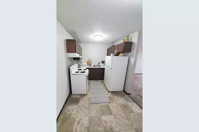 725 S 9th Street #6, Bird Island, MN 55310 - Photo 2