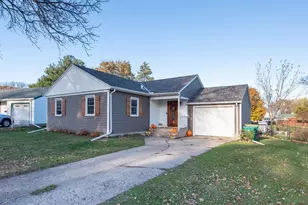 112 N Park Ln, Le Sueur, MN 56058 - Photo 1