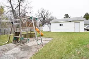 1523 1st St E, Thief River Falls, MN 56701 - Photo 22