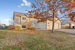 329 Crystal Cir, Mankato, MN 56001 - Photo 1