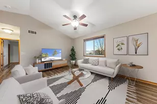 329 Crystal Cir, Mankato, MN 56001 - Photo 4