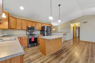 329 Crystal Cir, Mankato, MN 56001 - Photo 10