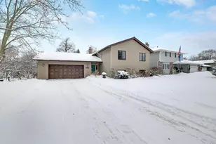 2492 Beam Ave E, North Saint Paul, MN 55109 - Photo 2