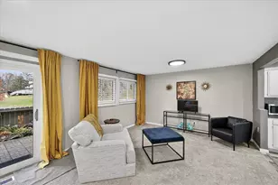 8928 Neill Lake Rd, Eden Prairie, MN 55347 - Photo 4