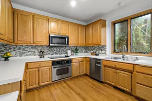 886 Oak Ct, Eagan, MN 55123 - Photo 2