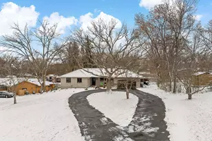 16201 Hillcrest Ln, Eden Prairie, MN 55346 - Photo 14