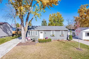 112514 Washington Ln, Chaska, MN 55318 - Photo 2