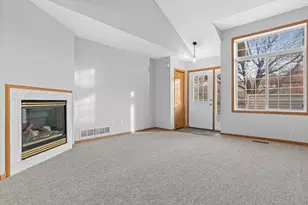 2123 Agate Curve, Shakopee, MN 55379 - Photo 2