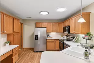 826 Roundhouse St, Shakopee, MN 55379 - Photo 18