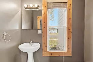 37 5th St SE, Wells, MN 56097 - Photo 4