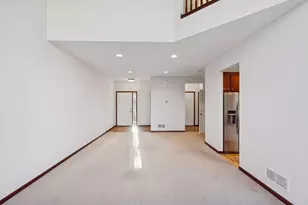 528 Sutherland Dr, Woodbury, MN 55129 - Photo 12