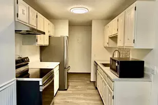 4009 Heritage Hills Dr, Bloomington, MN 55437 - Photo 6