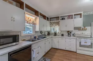 711 E Blue Earth St, Lake Crystal, MN 56055 - Photo 8