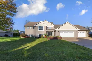 1401 Lloyd Ln, Saint Peter, MN 56082 - Photo 1