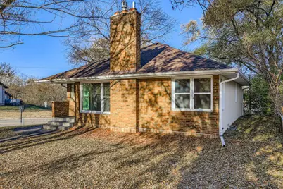 2293 7th Avenue E, North Saint Paul, MN 55109 - Photo 2