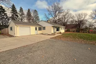 504 19th Ave SW, Willmar, MN 56201 - Photo 2
