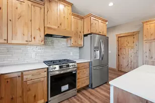 1093 Legend Ln, River Falls, WI 54022 - Photo 8