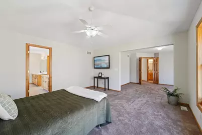 7483 Moccasin Trail, Chanhassen, MN 55317 - Photo 18