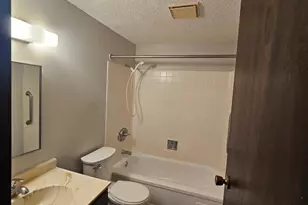 808 Hills Ave, Jackson, MN 56143 - Photo 8