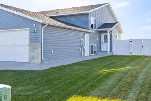 3384 Maple Leaf Loop S, Fargo, ND 58104 - Photo 2