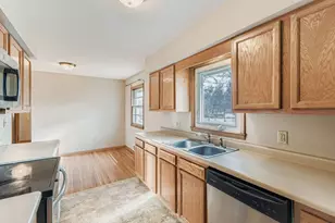 80 Sherrie Ln, Woodbury, MN 55125 - Photo 4