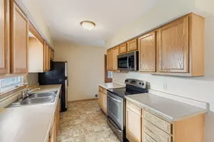 80 Sherrie Ln, Woodbury, MN 55125 - Photo 2