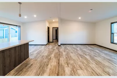 422 Court Avenue N, Sandstone, MN 55072 - Photo 8