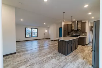 422 Court Avenue N, Sandstone, MN 55072 - Photo 8