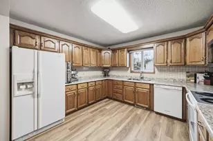 606 S 10th St, Olivia, MN 56277 - Photo 10