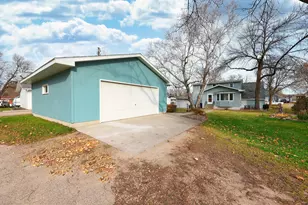 606 S 10th St, Olivia, MN 56277 - Photo 6