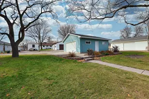 606 S 10th St, Olivia, MN 56277 - Photo 34