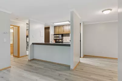 2800 Hamline Avenue N #302, Roseville, MN 55113 - Photo 4