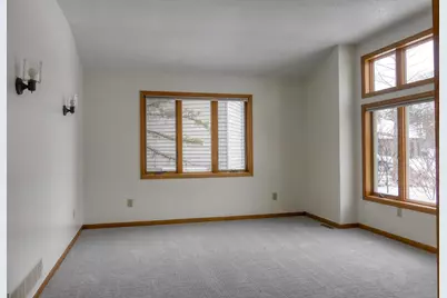 728 Laurie Court, Maplewood, MN 55117 - Photo 8