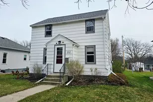 212 N 10th St, Montevideo, MN 56265 - Photo 2