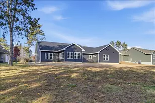 1422 Creekwood Dr, New Richmond, WI 54017 - Photo 12