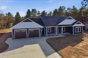 1422 Creekwood Dr, New Richmond, WI 54017 - Photo 2