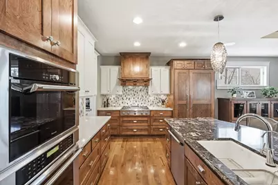 110 Gleahaven Road, Wayzata, MN 55391 - Photo 4