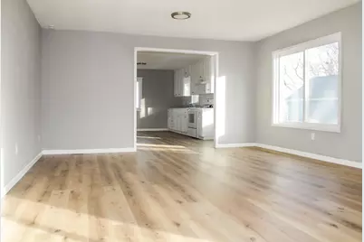 108 N Secor Street, Bricelyn, MN 56014 - Photo 4