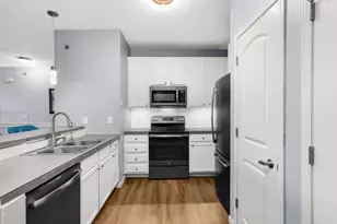 10075 City Walk Dr, Woodbury, MN 55129 - Photo 8