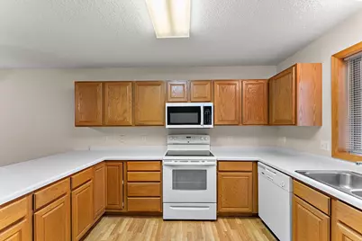 696 Monn Avenue, Vadnais Heights, MN 55127 - Photo 4