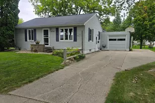 1430 N Park St, Fairmont, MN 56031 - Photo 1