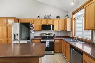 635 35th St W, Hastings, MN 55033 - Photo 4