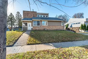 1015 11th Ave S, Moorhead, MN 56560 - Photo 2