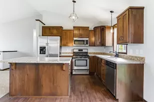 1006 Marion Street Southeast, Isanti, MN 55040 - Photo 8