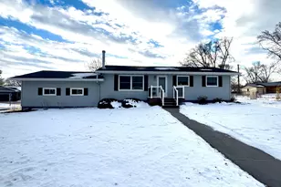 506 7th St NE, Stewartville, MN 55976 - Photo 2