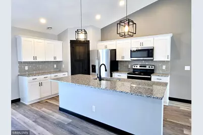 1022 Cullen Street, Saint Peter, MN 56082 - Photo 2