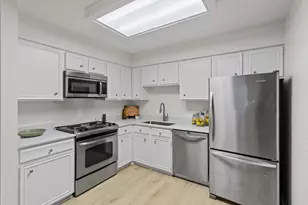 122 Avignon Ct, Woodbury, MN 55125 - Photo 2